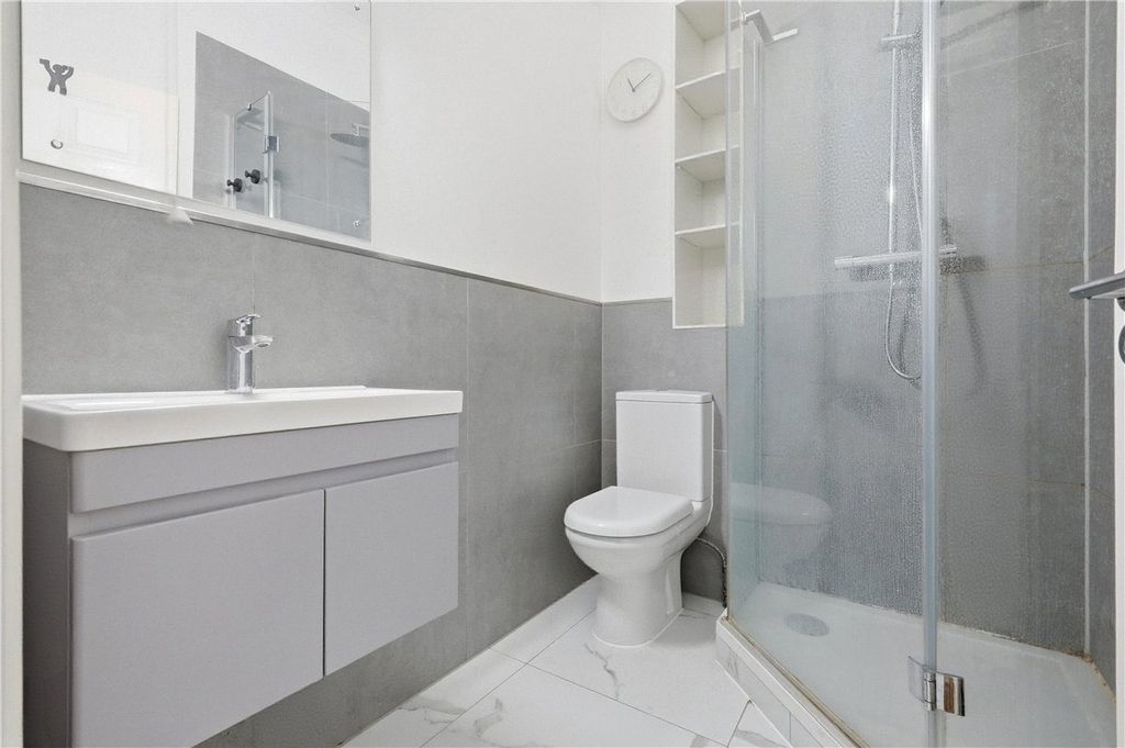 Property photo 2 of 8 Bathroom