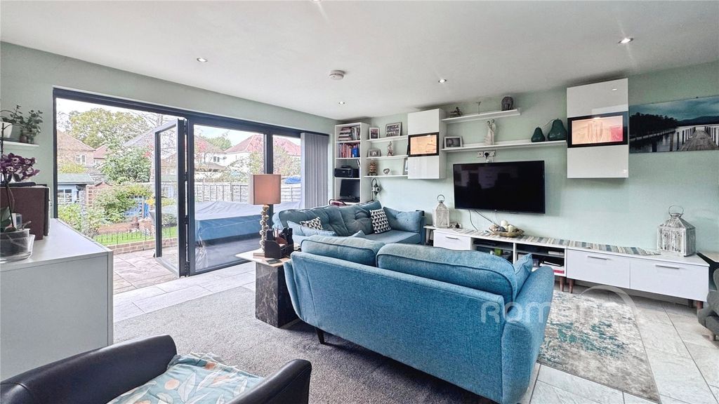 Property photo 2 of 30 Picture No. 09