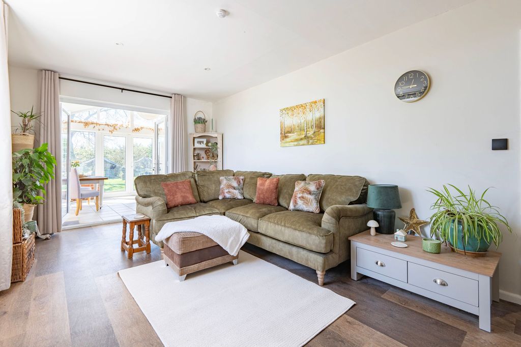 Property photo 2 of 27