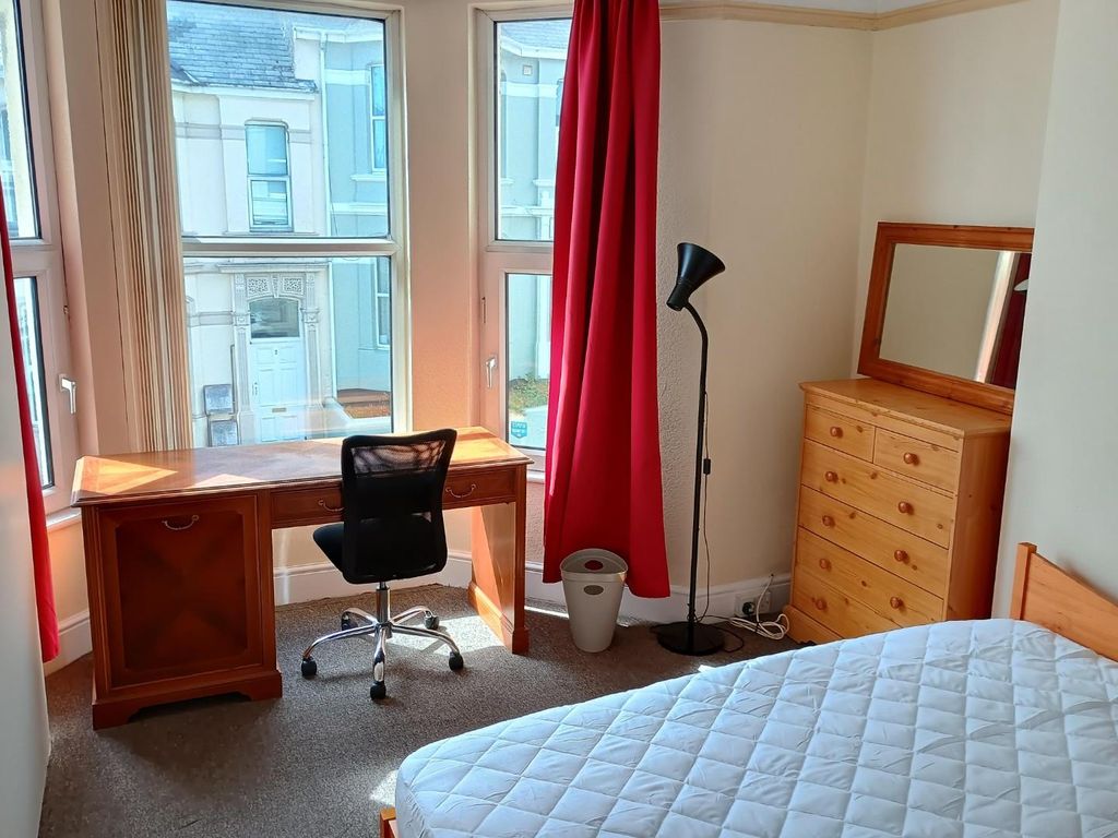 Property photo 3 of 5 8 Sea View Bedroom 1.Jpg