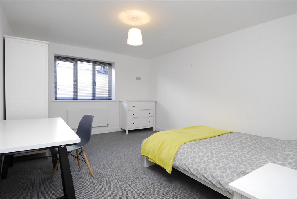 Property photo 1 of 7 Belgravemanorf2R1001.Jpg