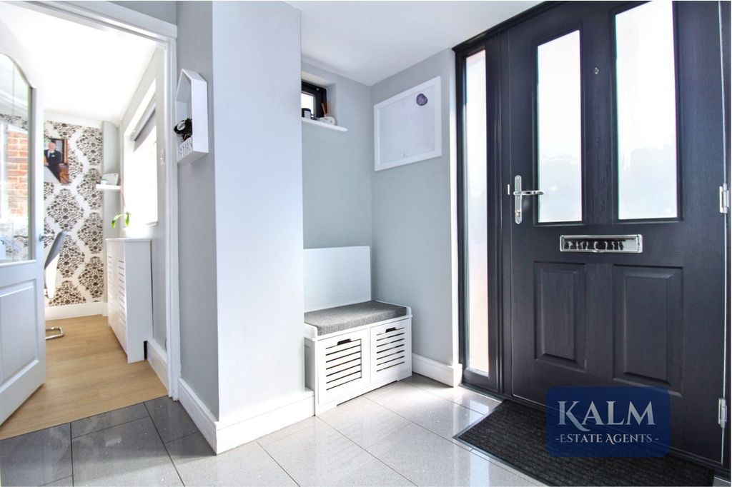 Property photo 2 of 14 Entrance Hallway