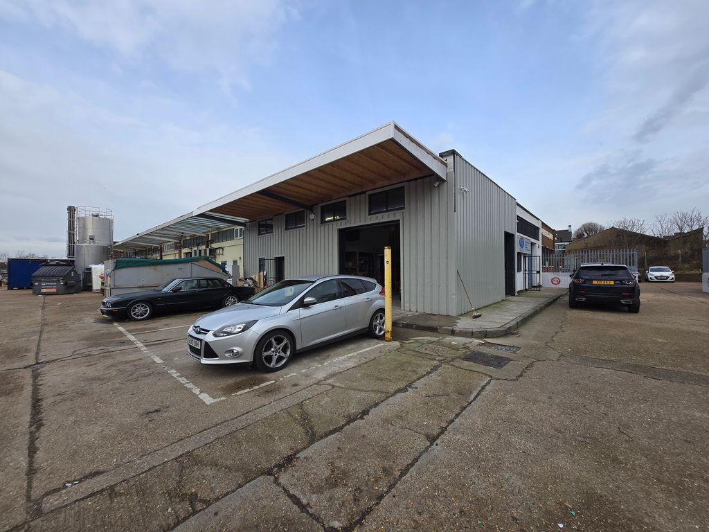 Property photo 1 of 2