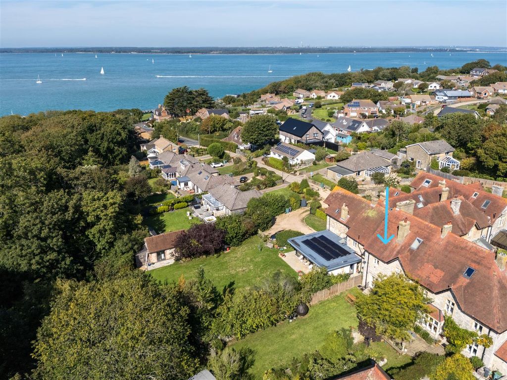 Property photo 1 of 16 5 Woodvale House