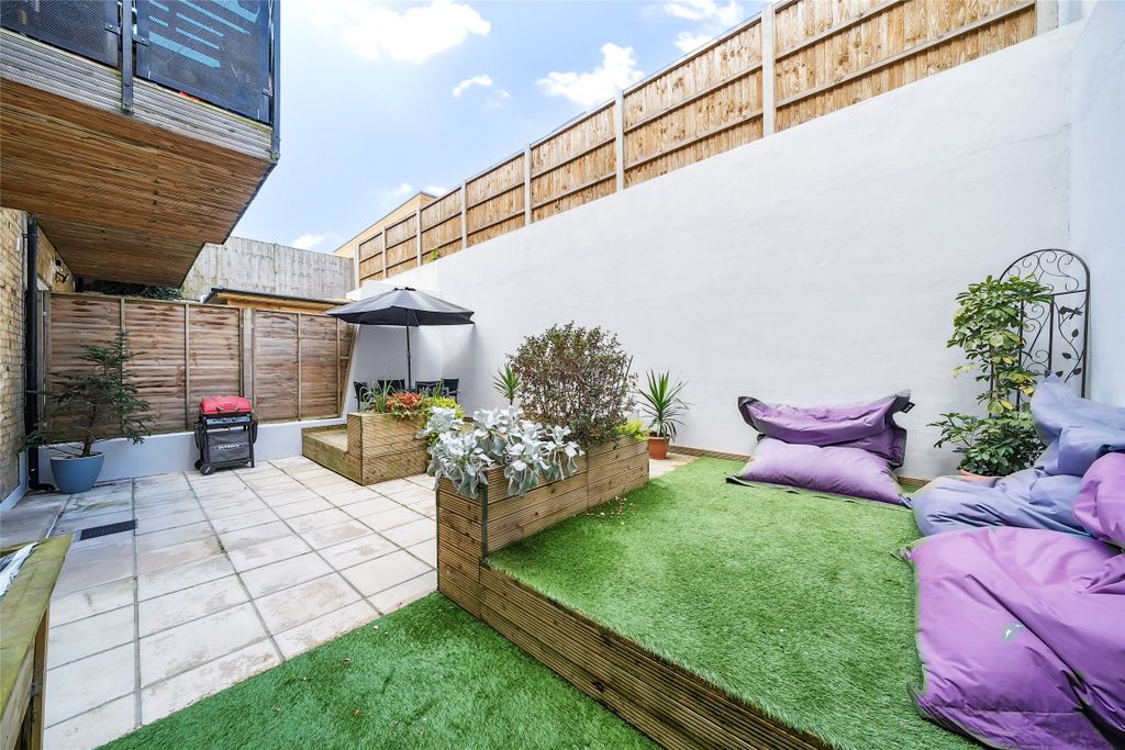 Property photo 2 of 13 Picture No. 17