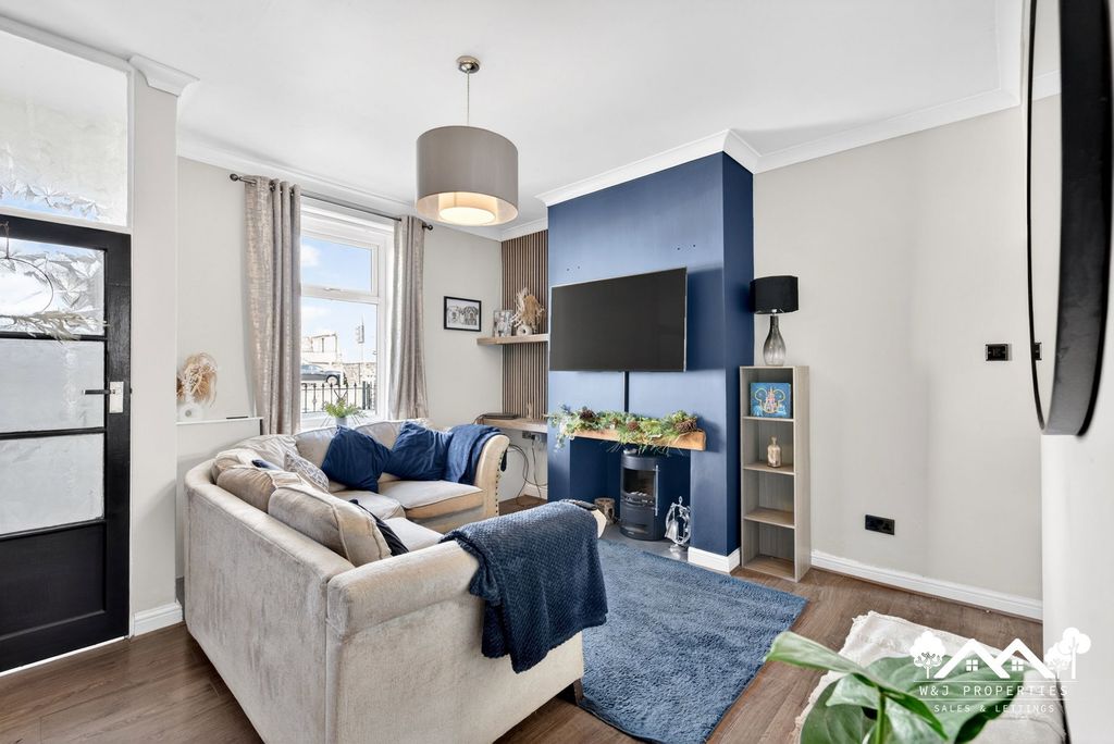 Property photo 2 of 26