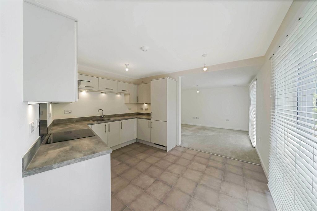 Property photo 3 of 18 Kitchen
