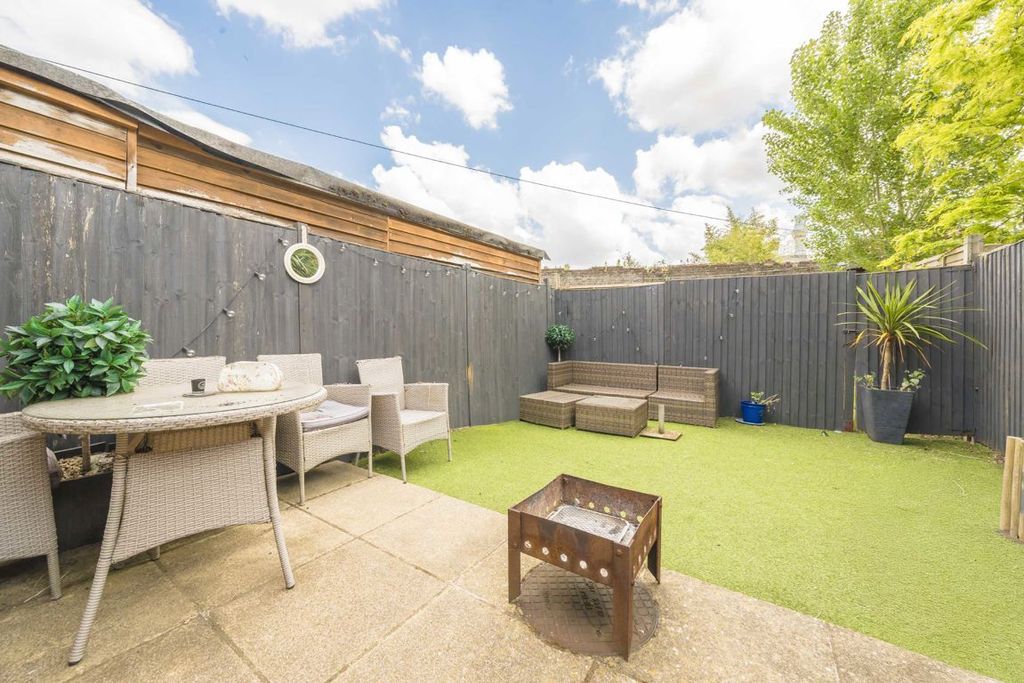 Property photo 2 of 8