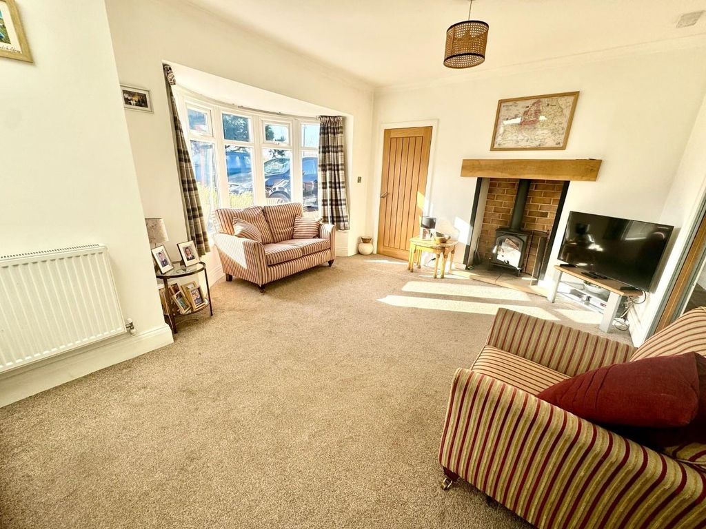 Property photo 2 of 18 Lounge