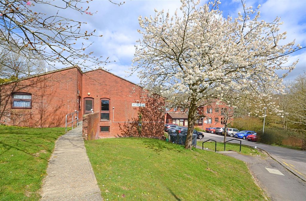 Property photo 1 of 13 Willow Glen