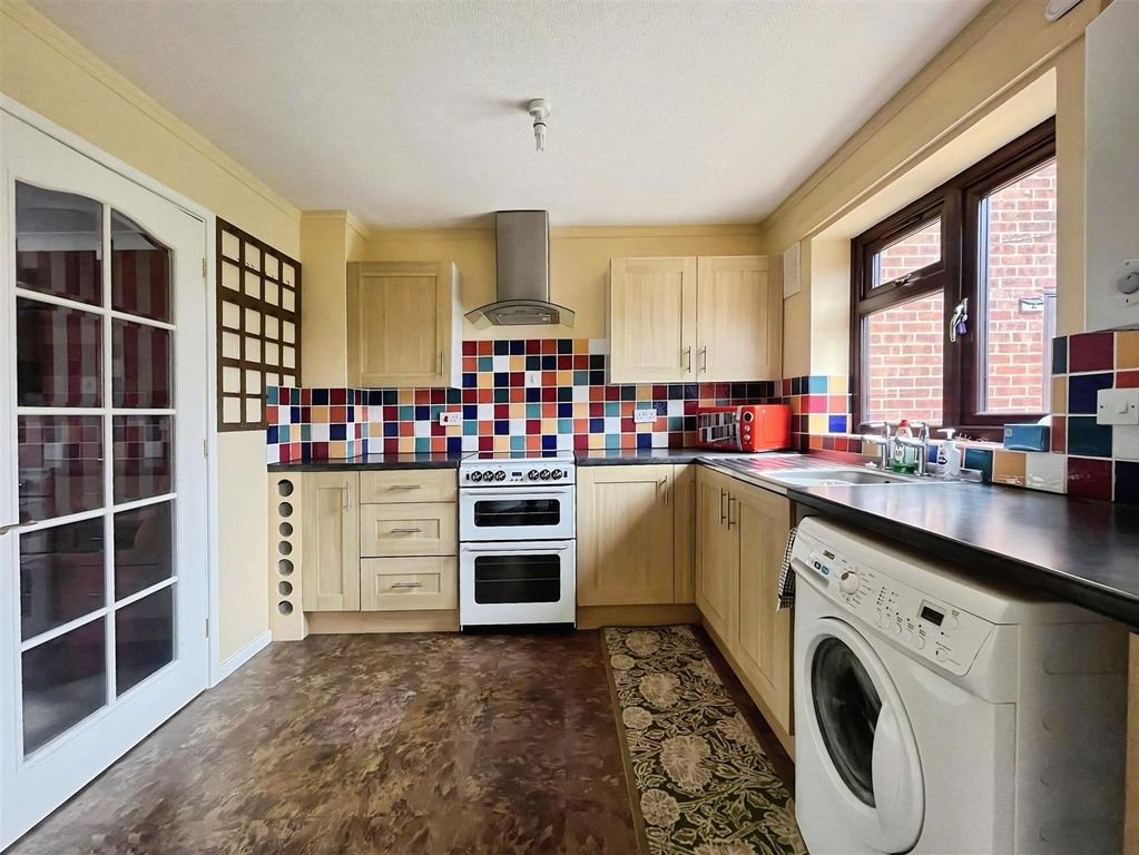 Property photo 3 of 10 Kitchen.Jpeg