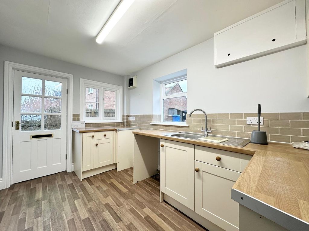 Property photo 2 of 9 Kitchen