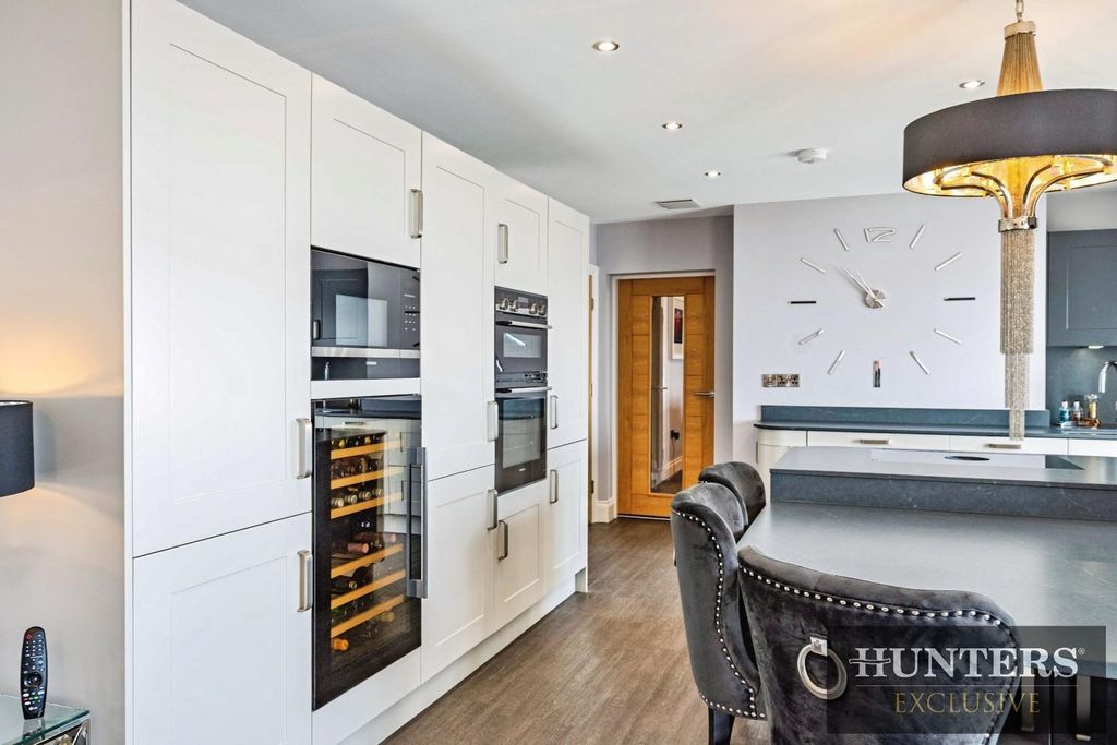Property photo 3 of 37 Kitchen