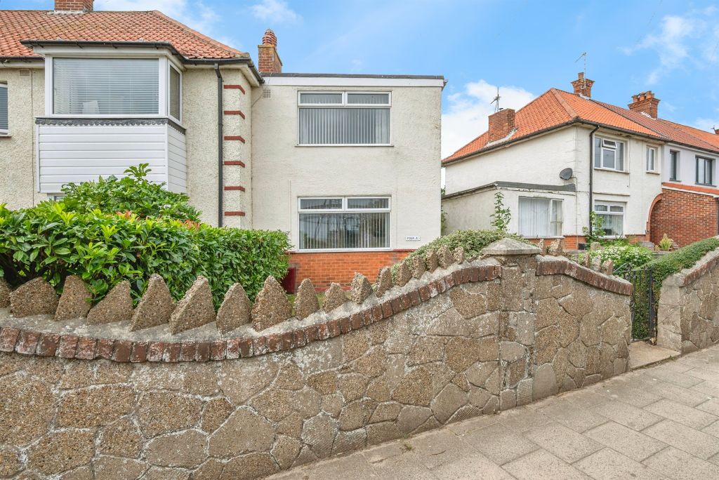 Property photo 2 of 17