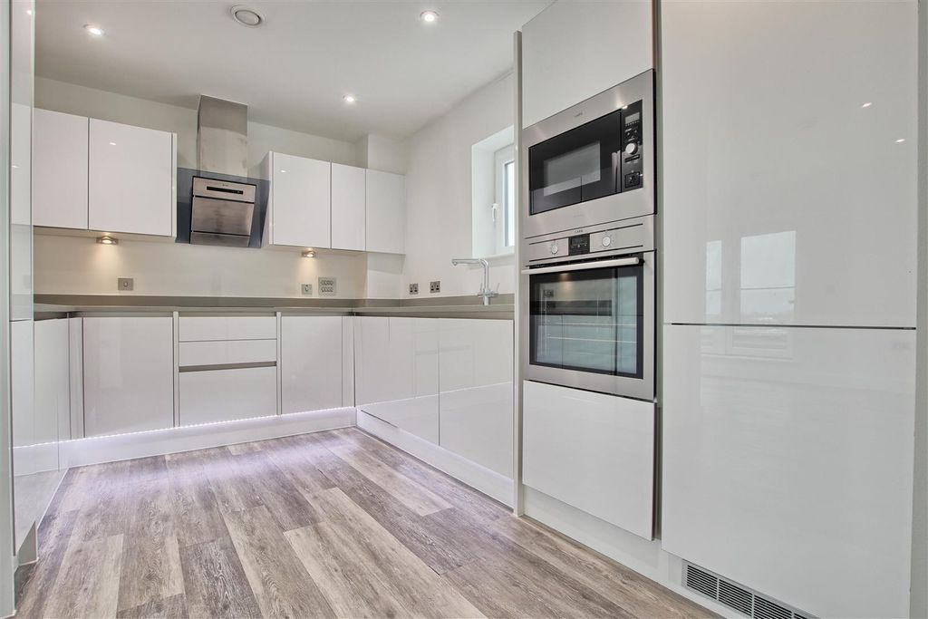 Property photo 2 of 14 Kitchen.Jpg