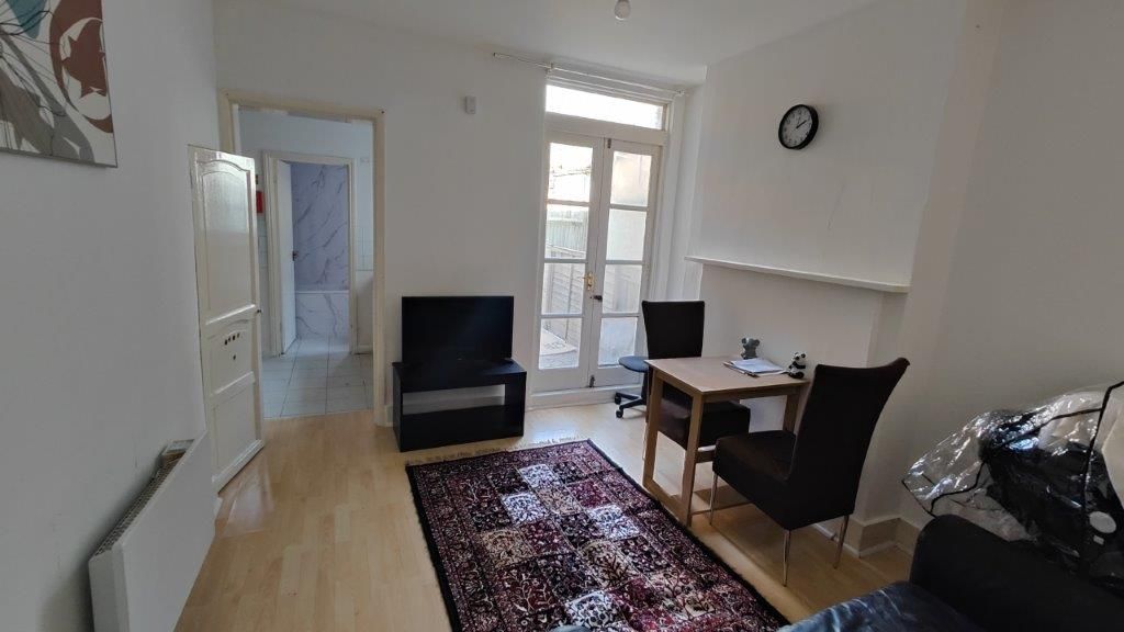 Property photo 1 of 12 Share Of Freehold One Bed Garden Flat Off Northolt Road Central South Harrow Shopping Area /  Piccadilly Line Underground Station Nearby