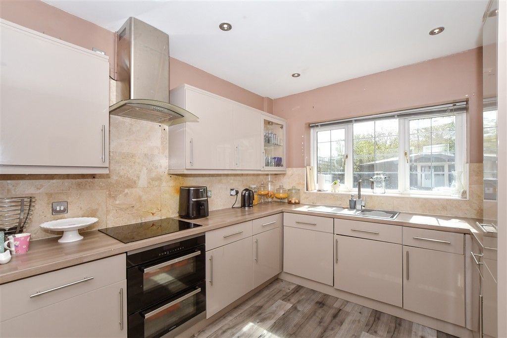 Property photo 3 of 21 Kitchen