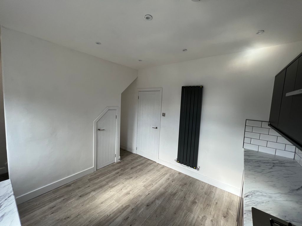 Property photo 2 of 17 Photo 1
