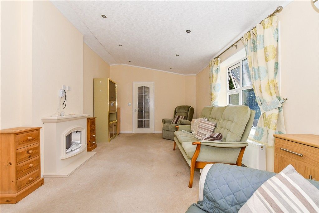 Property photo 1 of 14 Lounge