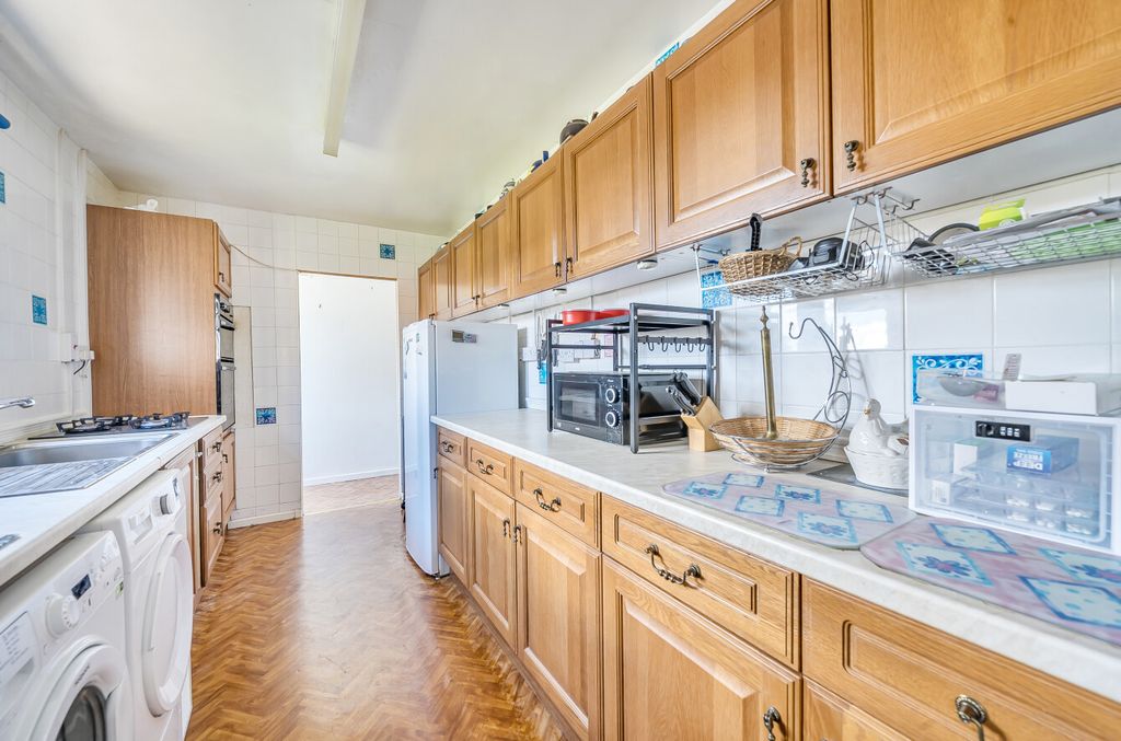 Property photo 3 of 13 1349401-12-68Befe...