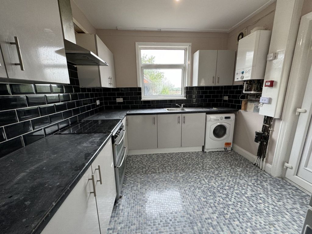 Property photo 3 of 17 Picture No. 05