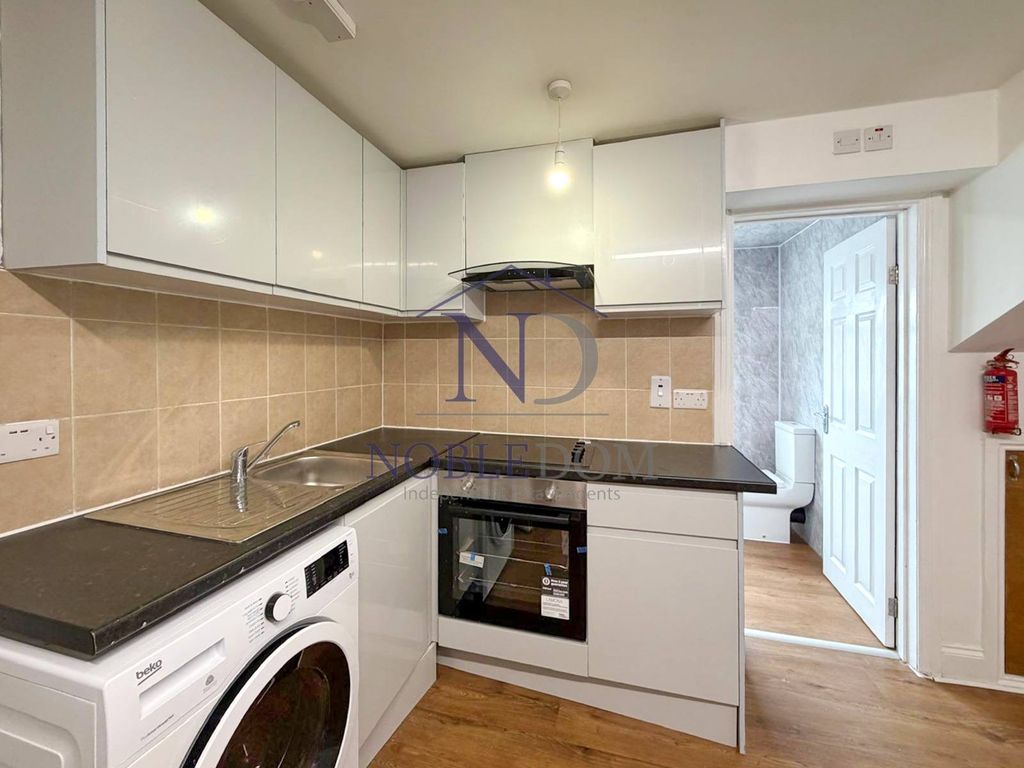 Property photo 1 of 6 Self-Contained Studio Flat In Hounslow