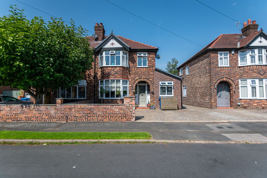 Property photo 2 of 25