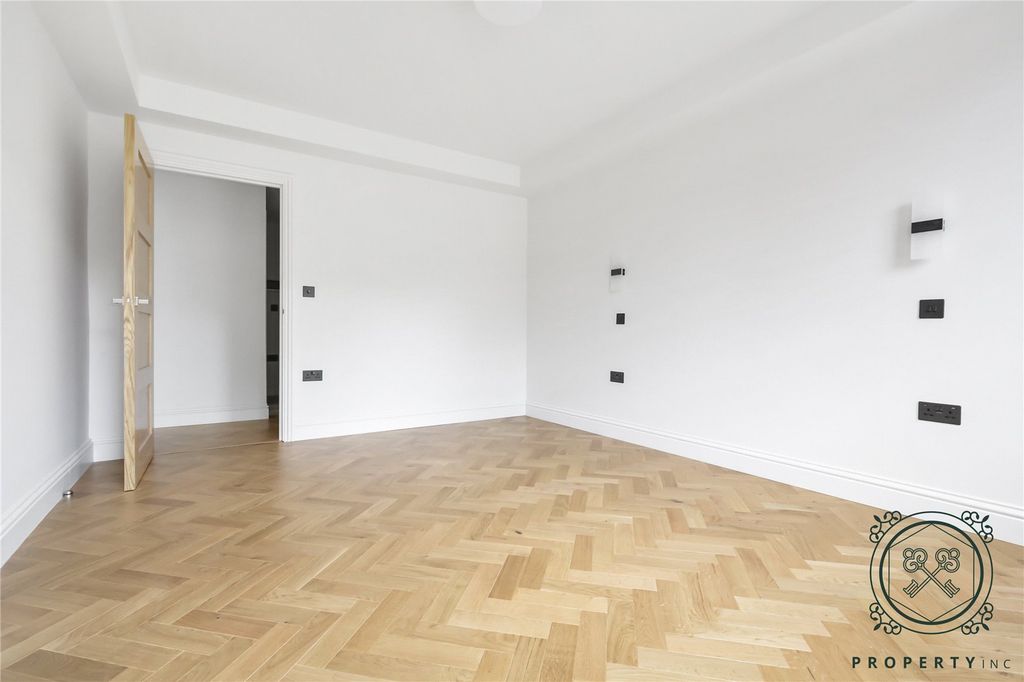 Property photo 2 of 12 Bedroom