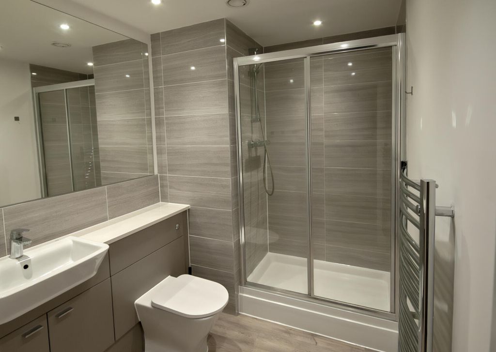 Property photo 3 of 7 Bathroom