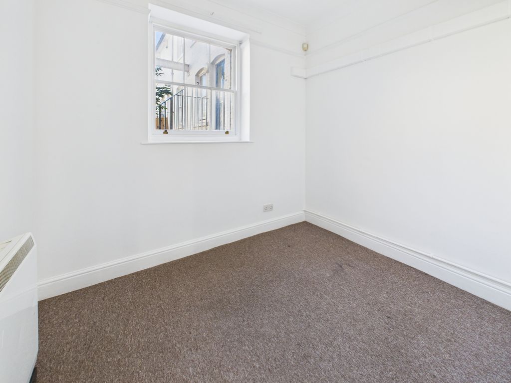 Property photo 3 of 6 Gallery