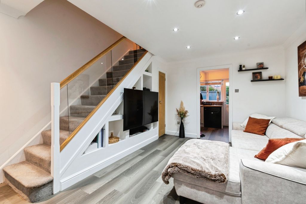 Property photo 1 of 13 Lounge