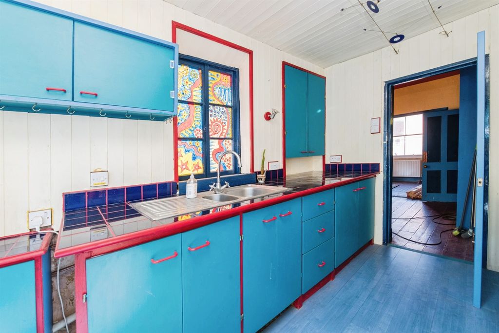 Property photo 3 of 17