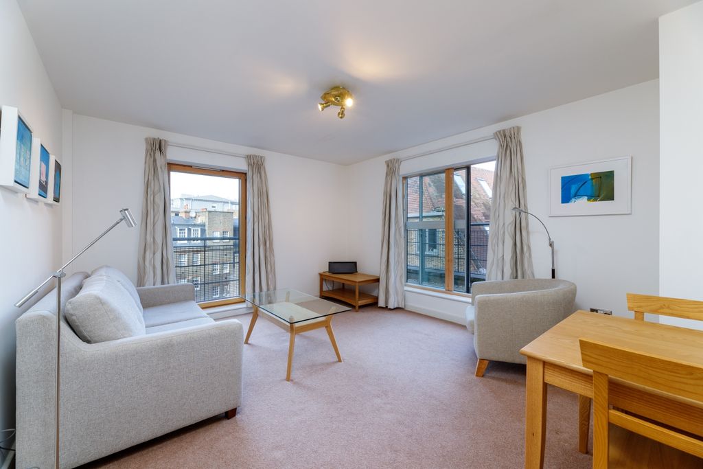 Property photo 1 of 7 Exchange House - Rec