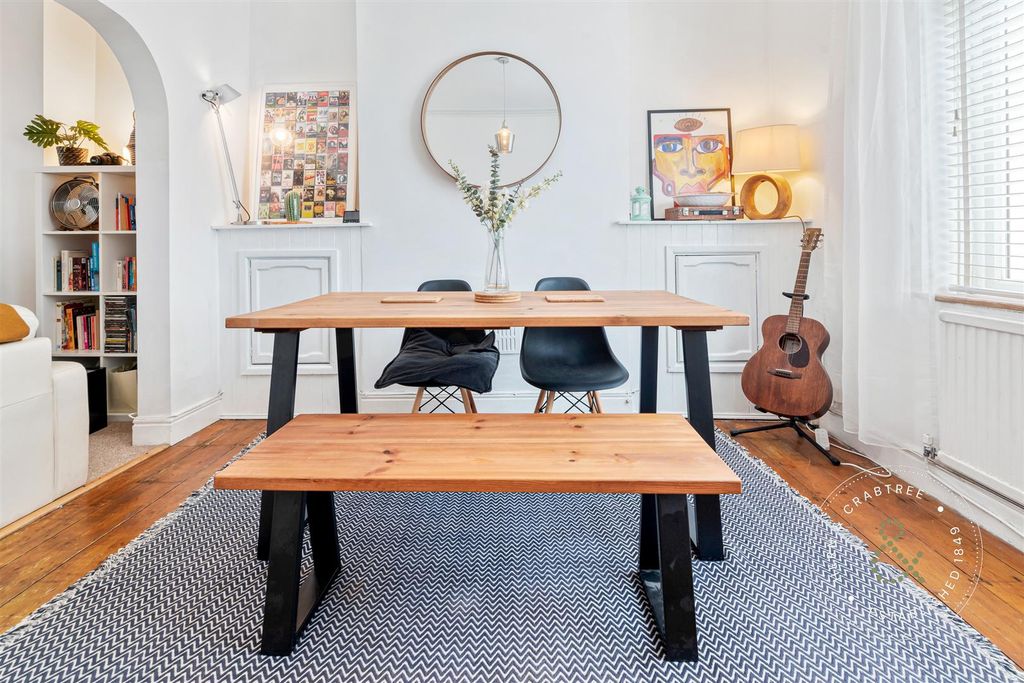 Property photo 3 of 37 Cecil-Street-06.Jpg