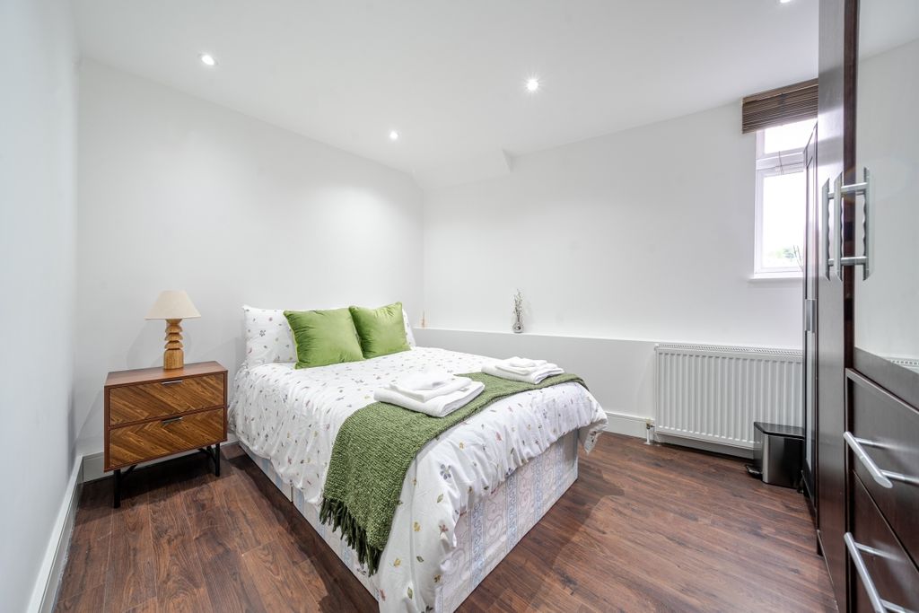 Property photo 1 of 12 1304969-7-683Eed5...