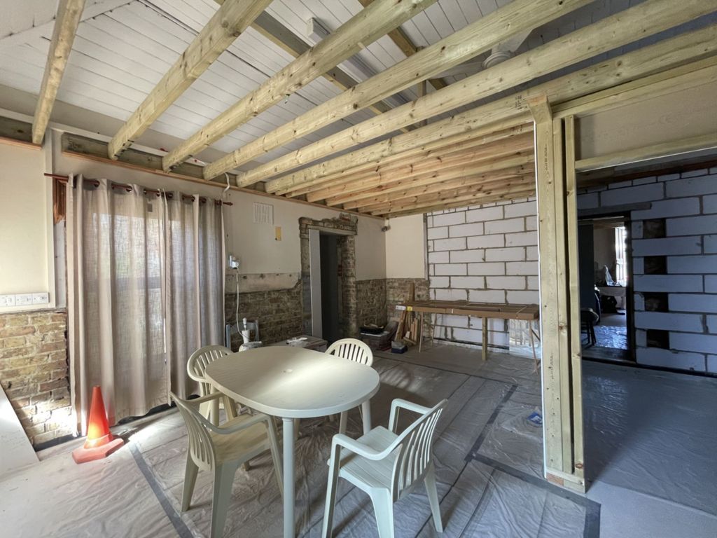 Property photo 3 of 7 Photo 2