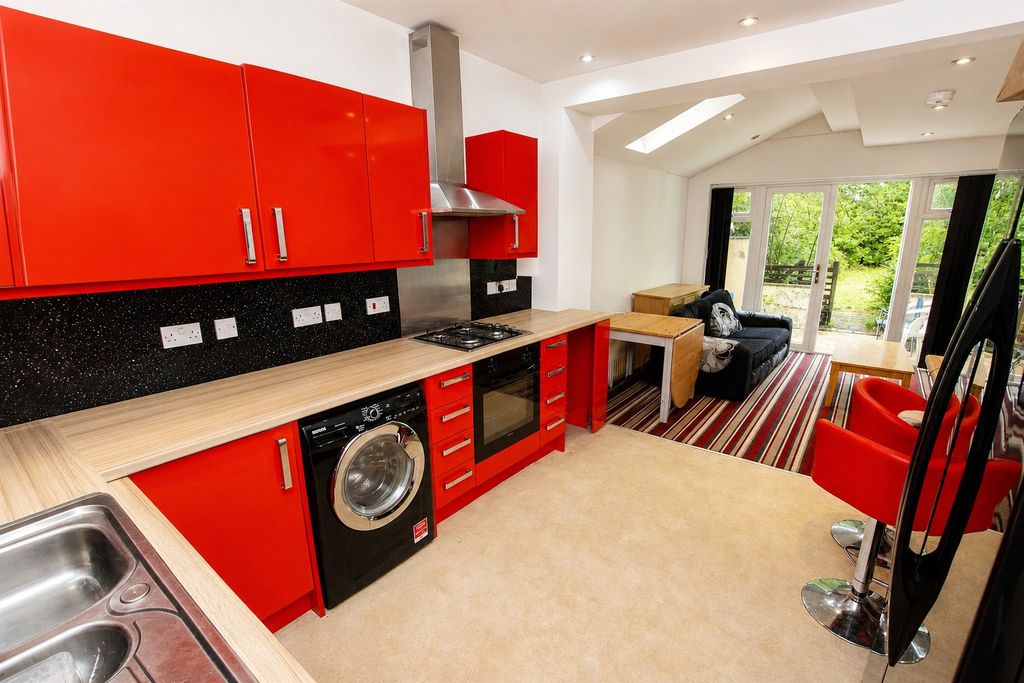 Property photo 3 of 13 Approach