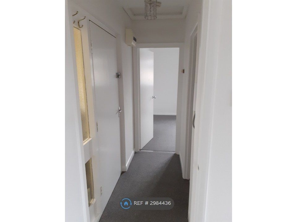 Property photo 3 of 9 Hall