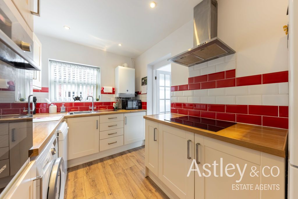Property photo 2 of 13 Kitchen