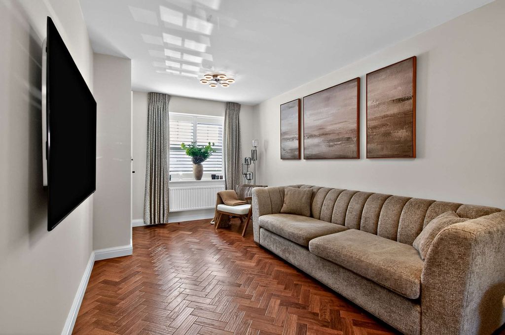 Property photo 3 of 23