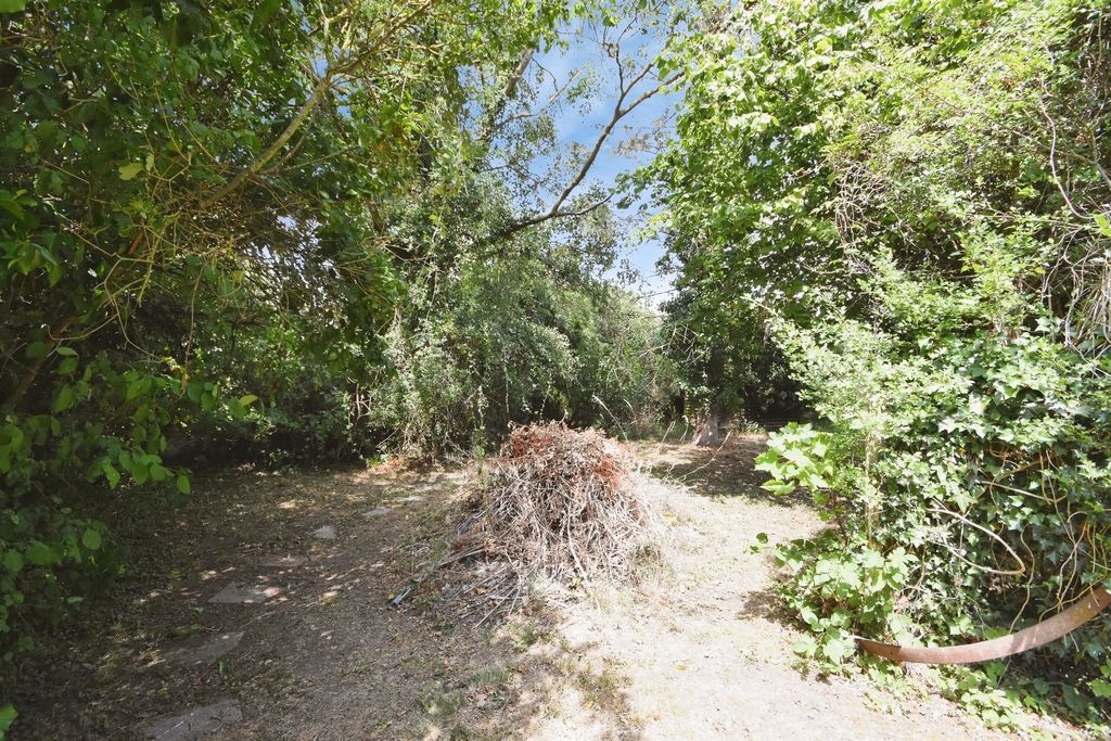 Property photo 3 of 20