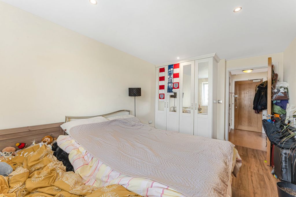 Property photo 3 of 15 Bedroom