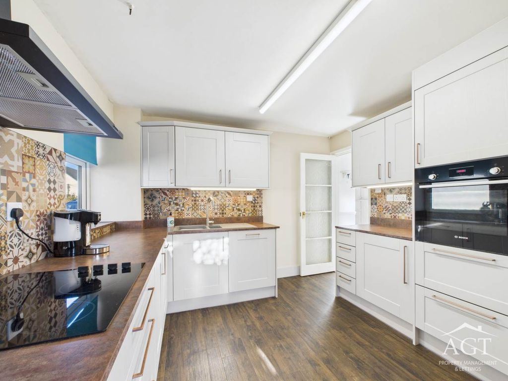 Property photo 2 of 22 Kitchen