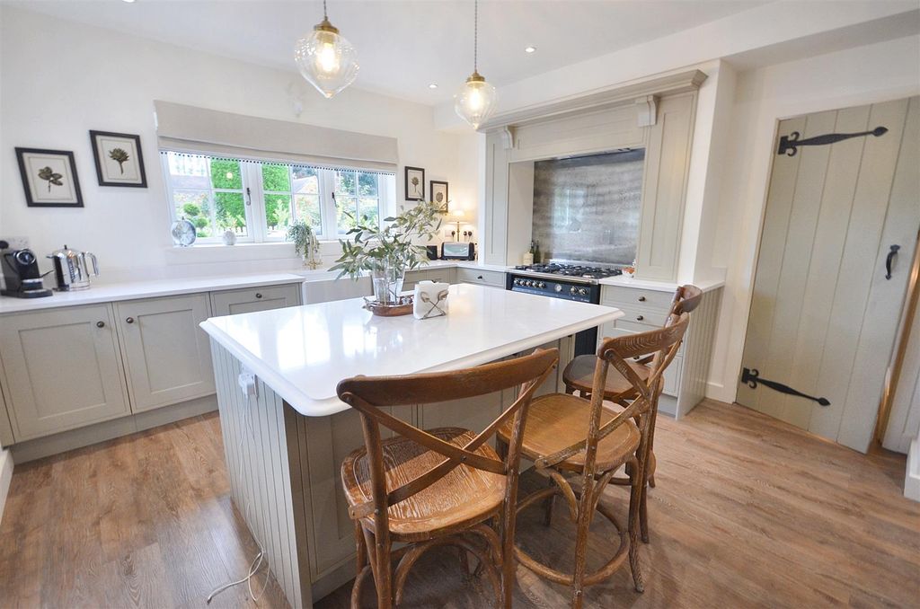 Property photo 3 of 29 Breakfast Kitchen