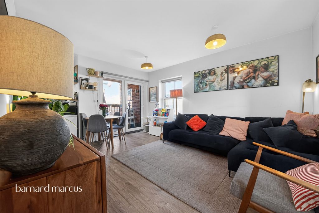 Property photo 3 of 11