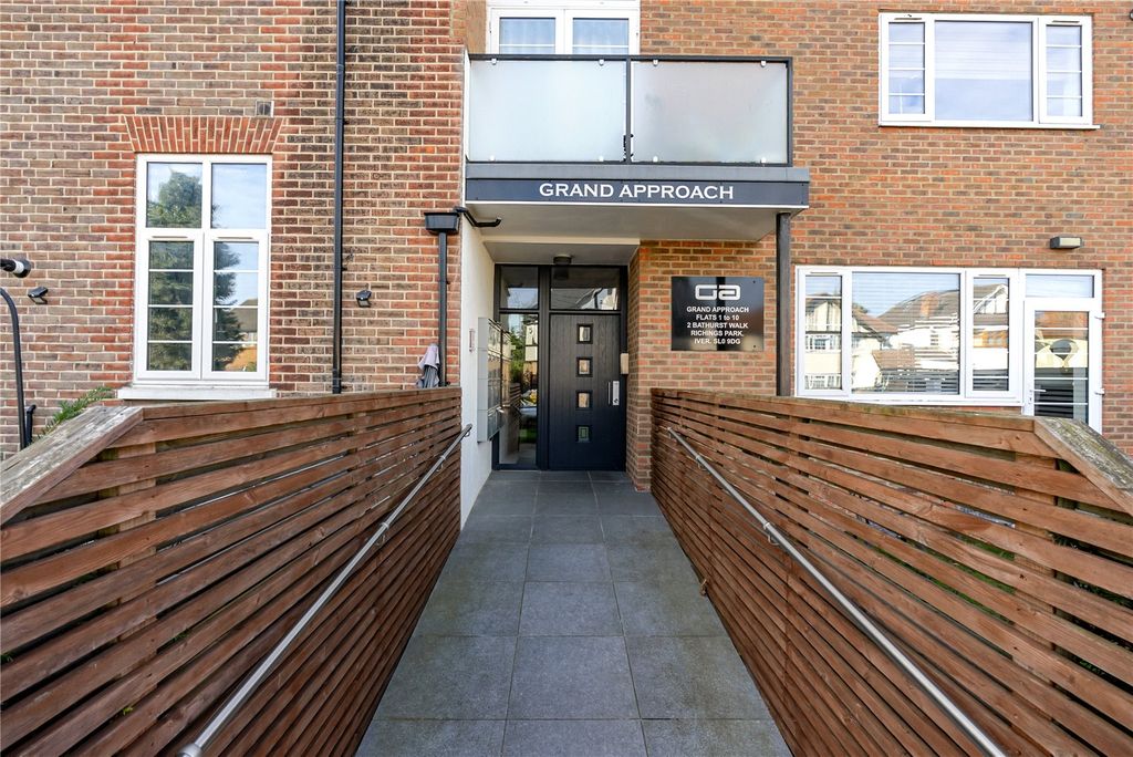 Property photo 3 of 32 Picture No. 05