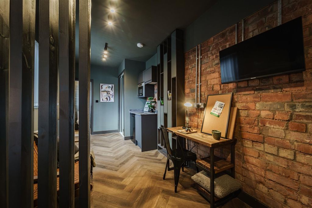 Property photo 2 of 12 051-A7R07939-Hdr.Jpg