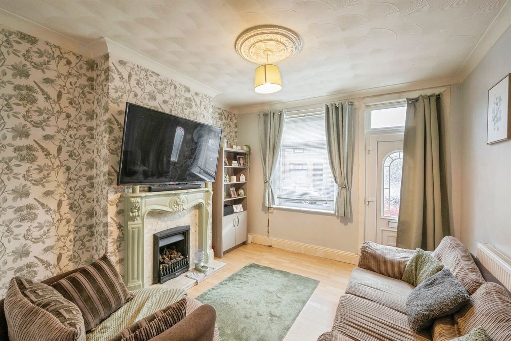 Property photo 2 of 16