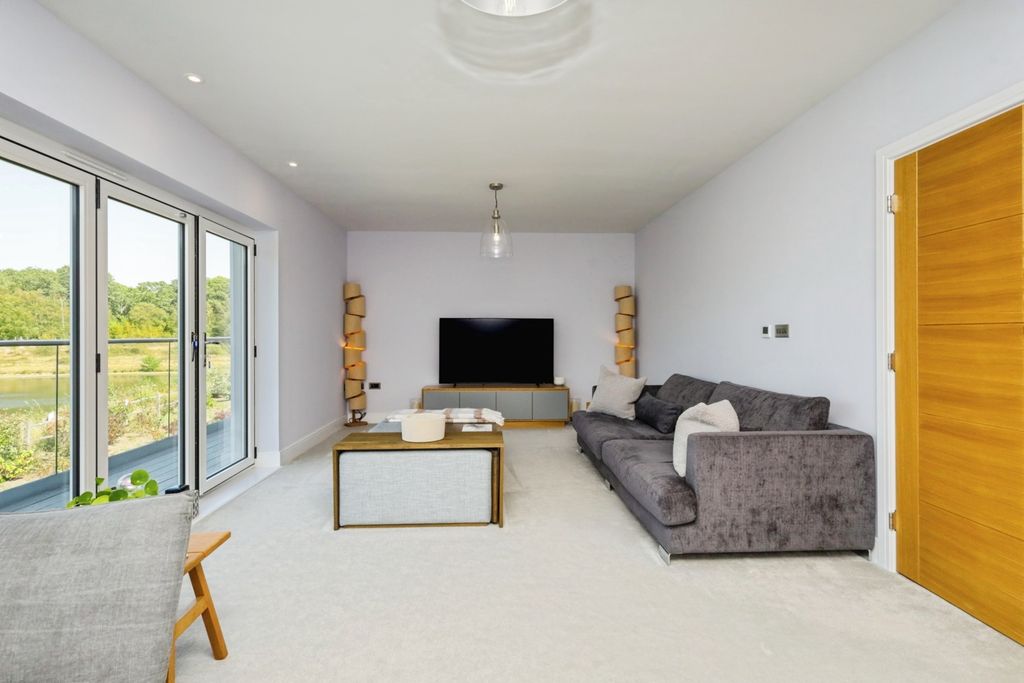 Property photo 3 of 30 Pbox-Img.Jpg