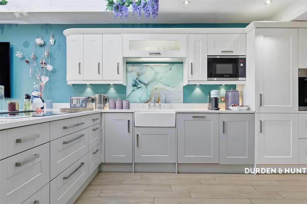 Property photo 3 of 27 High Road North